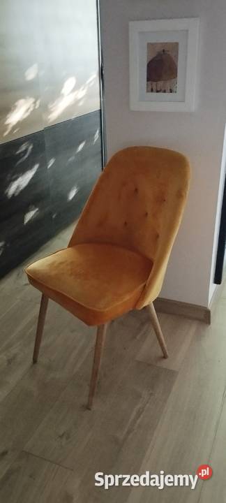 Krzesła muszelki z epoki PRL