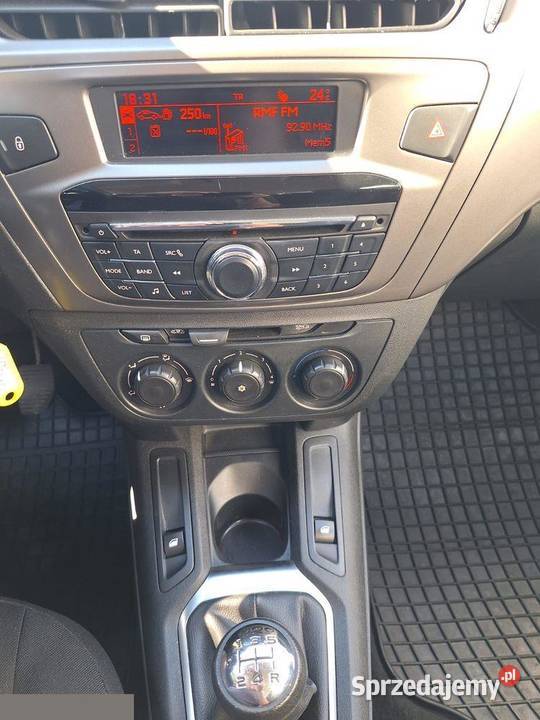 Peugeot 301 16d 100 2017r Praktyczny i Bielawa sprzedam