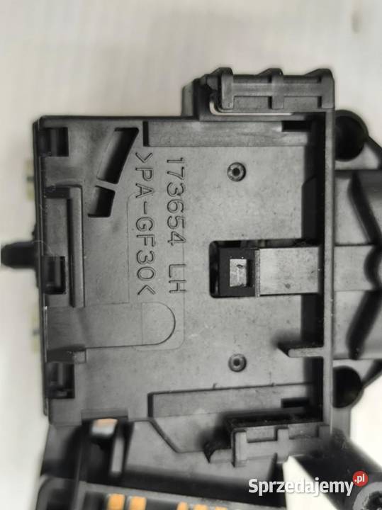 PRZEŁĄCZNIK WYCIERACZEK TOYOTA AVENSIS II T25