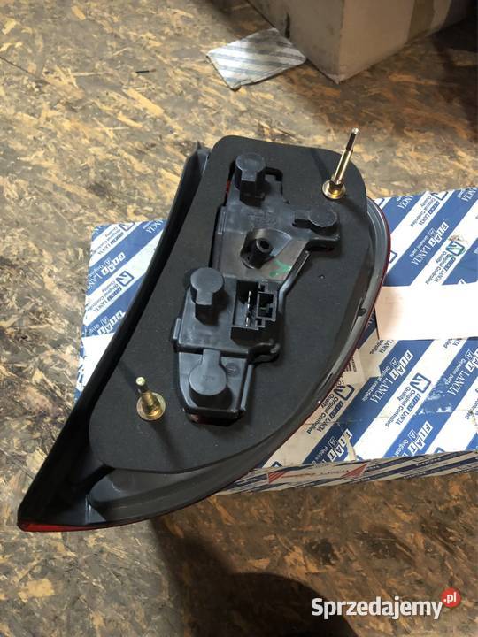 LAMPA TYLNA TYŁ LANCIA LYBRA 99 KOMBI LEWA Kozy