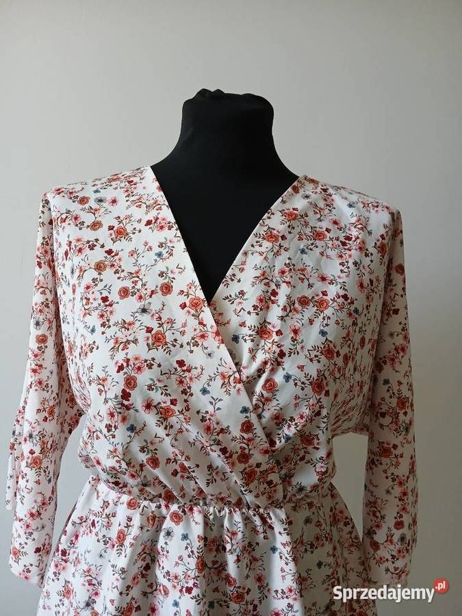 Bluzka damskaelegancka biała w kwiaty rozmiar s