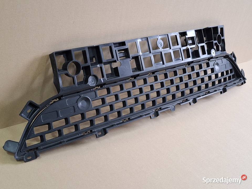 RENAULT MASTER 4 IV KRATKA ZDERZAKA ŚRODKOWA Bieleń