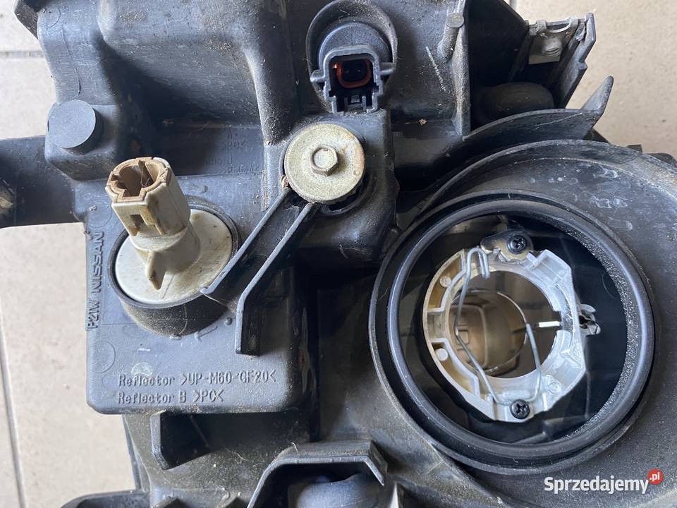 Nissan Navara D40 lampa lampy przód używane Pruszków