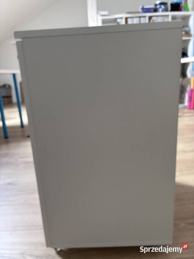 Szafka na kluczyk na kółkach Miszewko