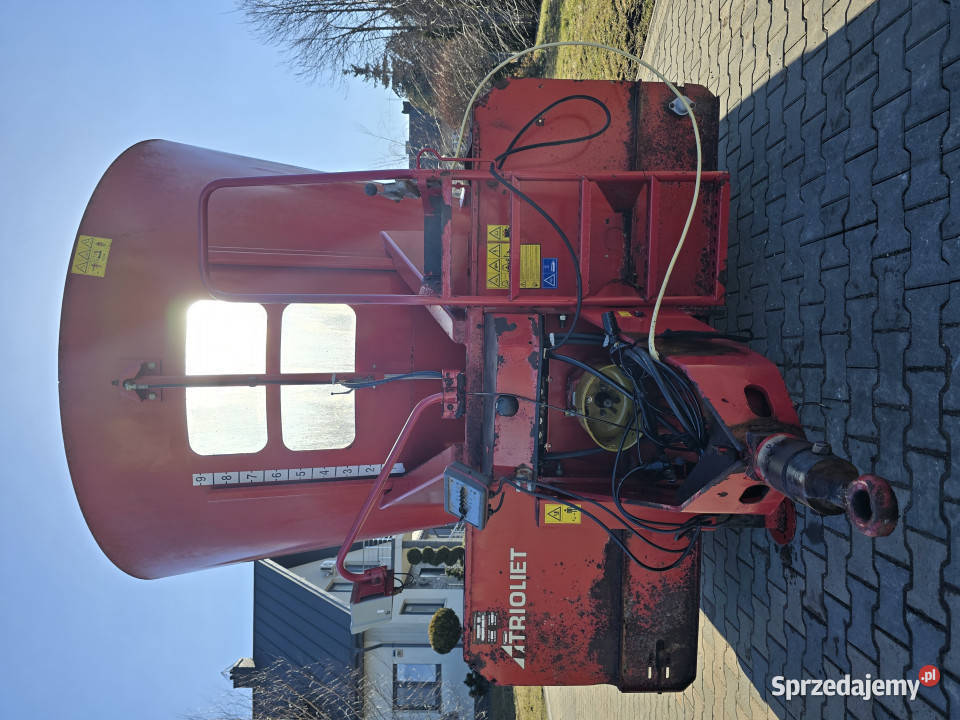 Wóz paszowy TRIOLIET SOLOMIX 21400 14 m3 Baliki