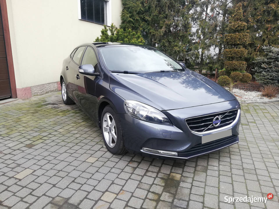 Volvo V40 16benzyna 150 Hak panorama bogata czujnik deszczu Sompolno