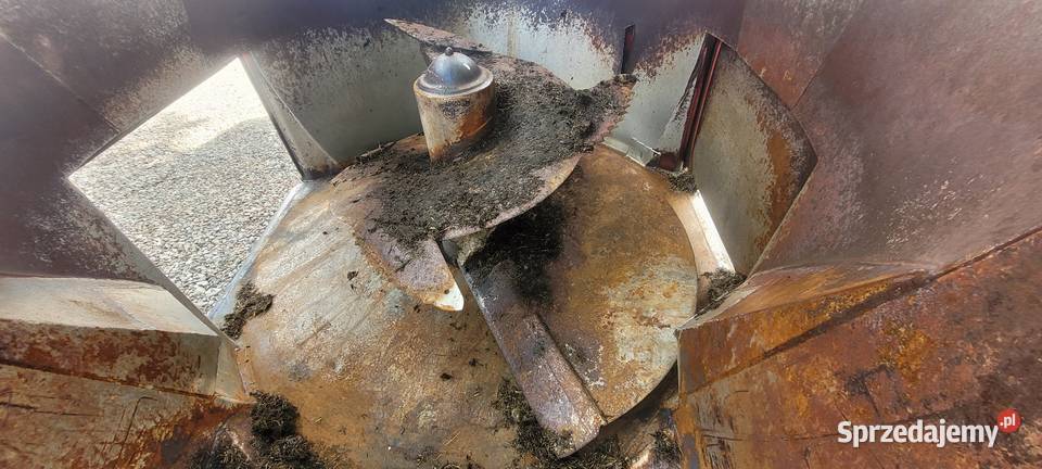 Trioliet wóz paszowy pionowy wielkopolskie Huta Szklana