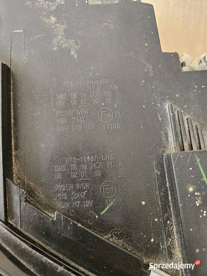 Volvo V50 S40 Prawy reflektor Warlubie