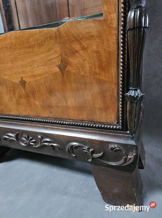 Dębowa witryna serwantka z przełomu XIX i XX