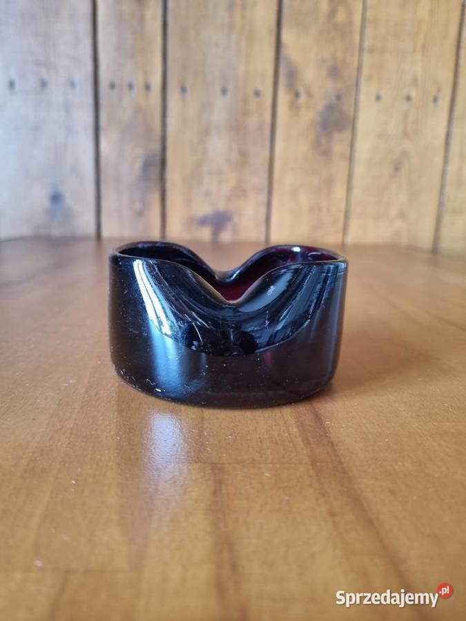 Popielniczka Czerwone szkło Tarnowiec Warszawa sprzedam