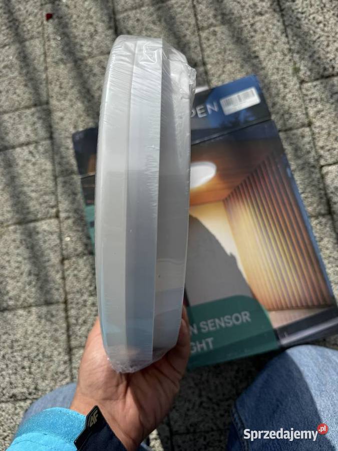 Lampa LED z czujnikiem ruchu 24W wodoszczelna
