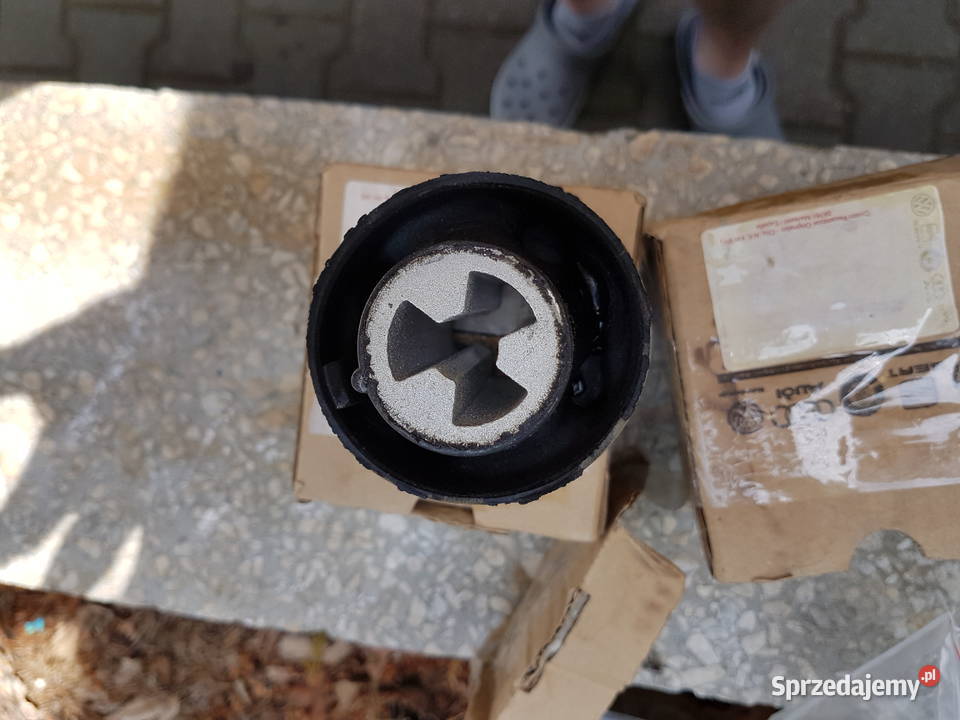 1J0501541C tuleja tylnej belki oryginał vw Toruń sprzedam