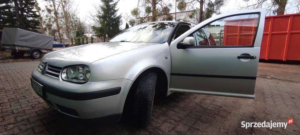 Srebrny volkswagen golf kombi 14 2001 Olsztyn