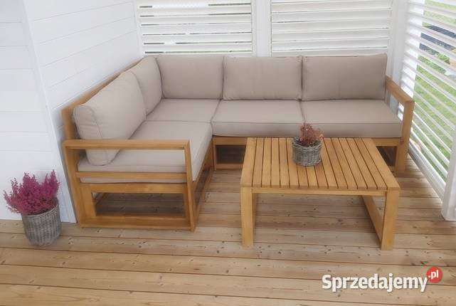 Zestaw mebli; sofa tarasowa ze stolikiem z akacji.