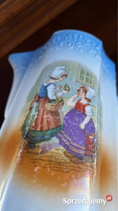 Dzbanek z motywem dziewczynek w medaionie Bez Porcelana i szkło Gdańsk