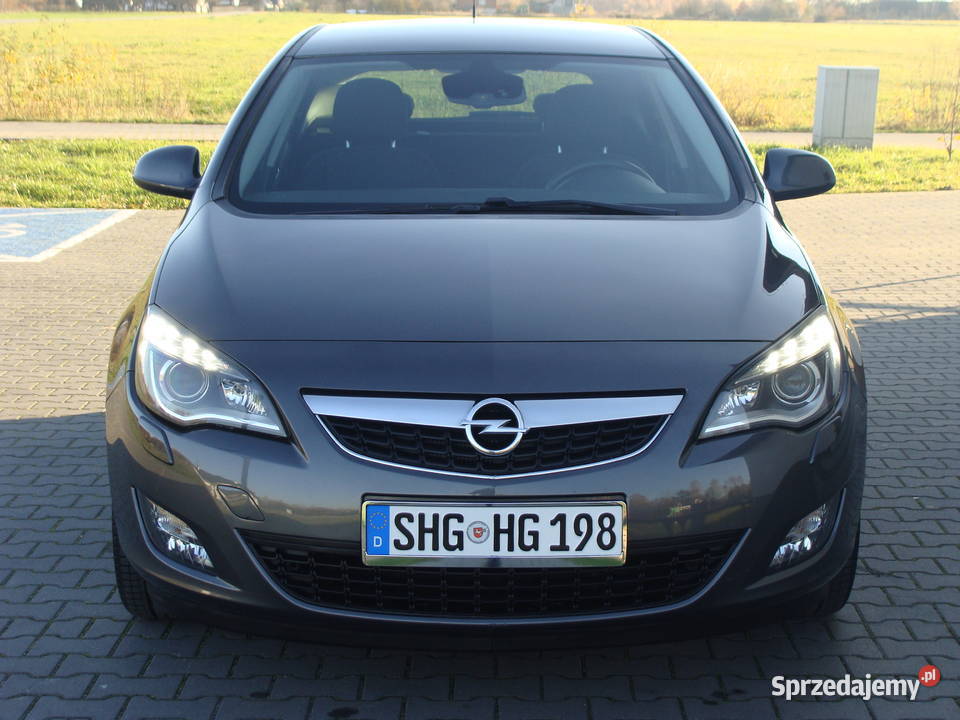 Opel Astra 14 Turbo benzyna 140 sprowadzony elektrochrom. lusterko wst. Radom