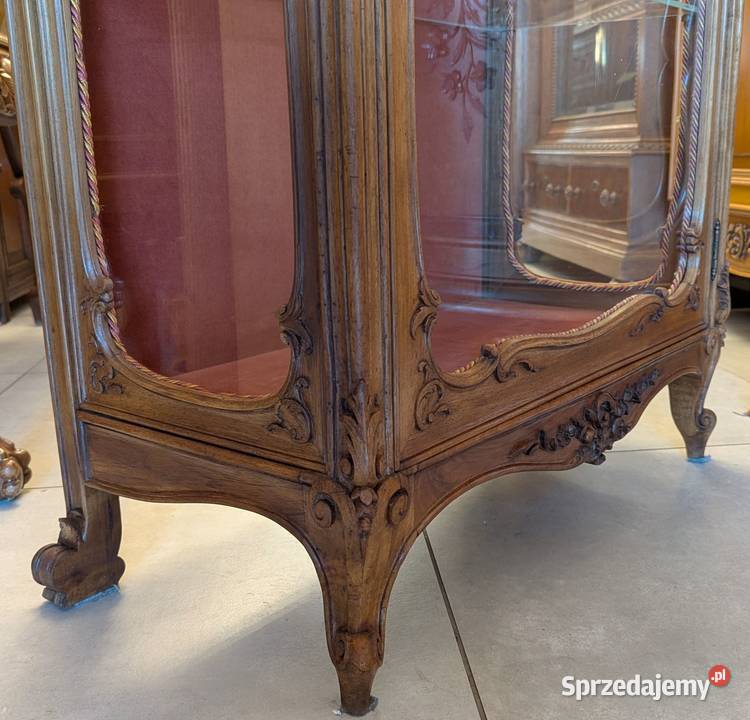 piękna witrynaserwantka ludwikowska orzechsklep Dąbrowa Górnicza