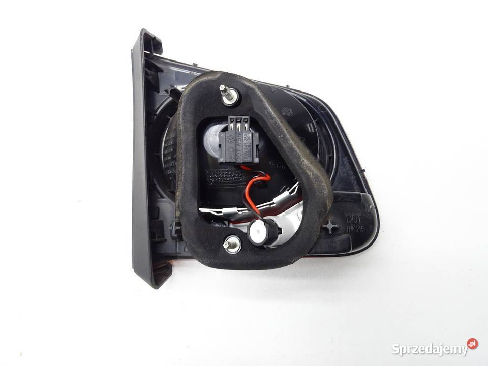 LAMPA PRAWA PRAWY TYŁ TYLNA W KLAPE 5N0945094C