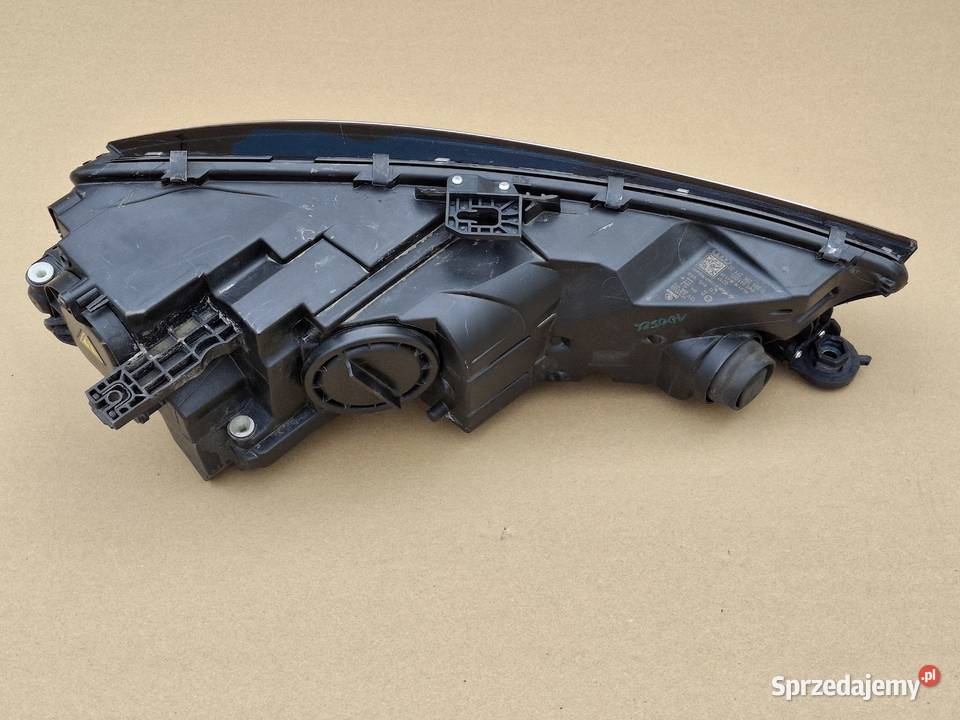 AUDI A4 B9 W8 15 REFLEKTOR LEWY XENON LED LAMPA Bieleń sprzedam