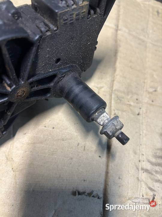 Silniczek tylnej wycieraczki Passat b5 b5fl osobowe