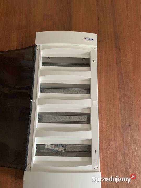 Rozdzielnica elektryczna natynkowa 4x12 schrack Poznań