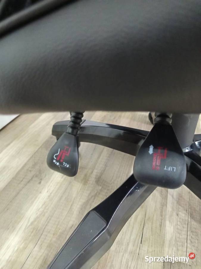 Sprzedam biurko z fotelem gamingowym Prudnik