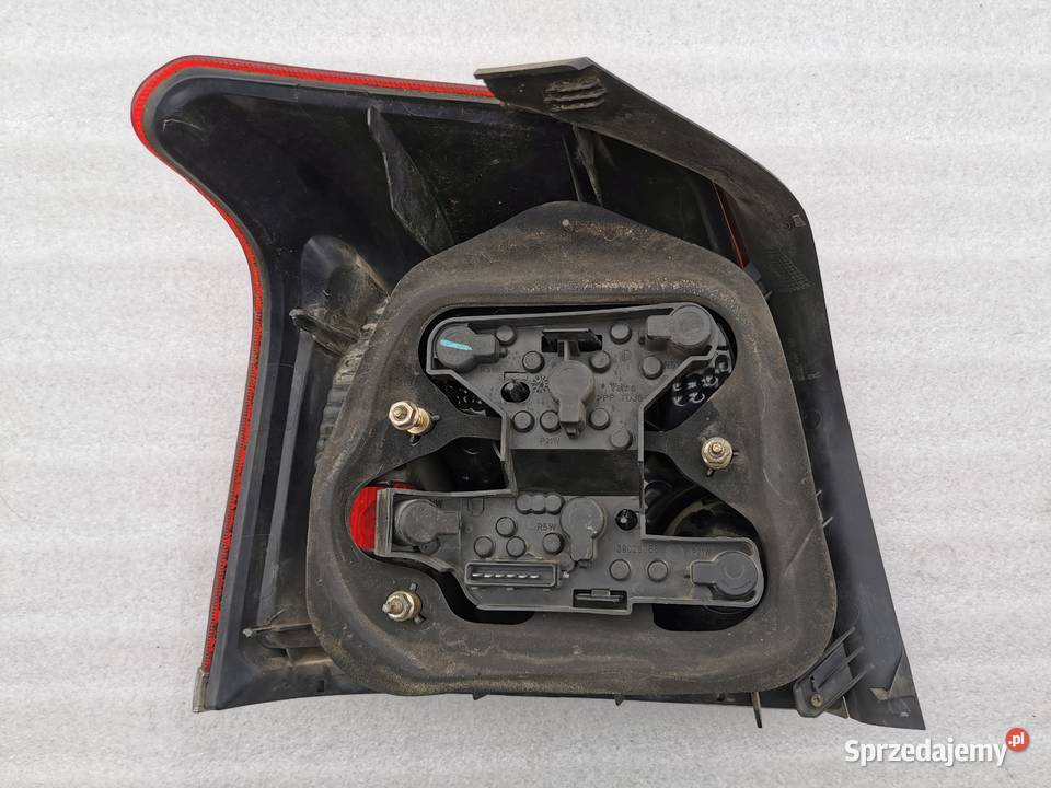 Lampa Prawy Tył Tylna Prawa Toyota Avensis T25 Wyszków