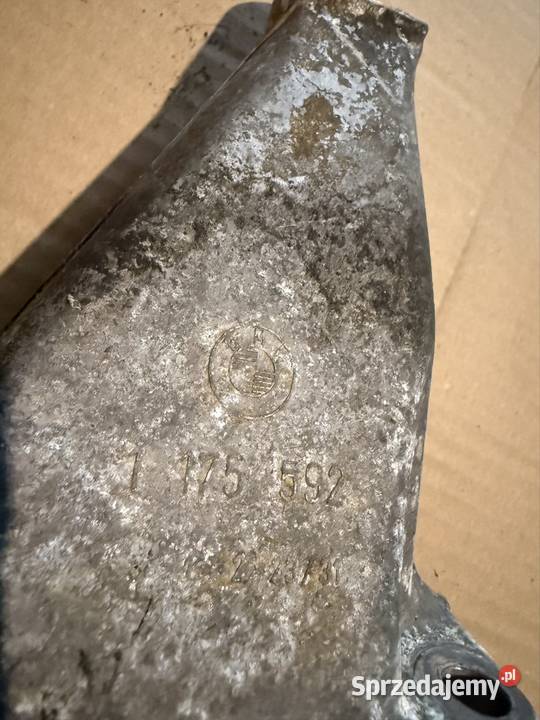 BMW e24 e28 łapa silnika prawa OE 1175592 Jastrzębie-Zdrój