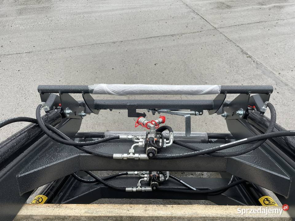 Ładowacz czołowy firmy Agrosped model V700 Zetor wielkopolskie Babkowice