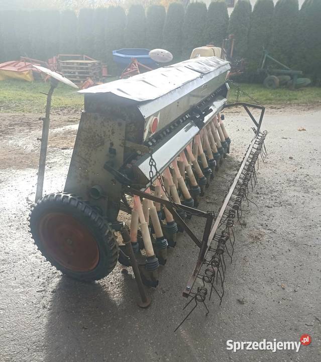 Siewnik zbożowy Poznaniak na plastikowych Pisarzowa