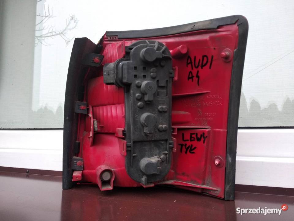 Audi A4 B6 Avant kombi lampa tył tylna lewa Sieradz