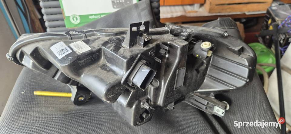 Reflektor LED Prawy MUSTANG 2017 USA 2305302 Rok produkcji 2021 Lampy przednie Łódź sprzedam