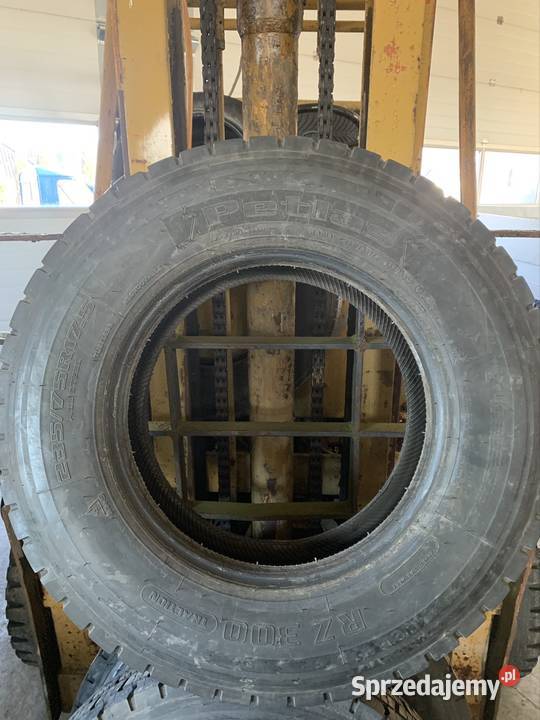 Opony 235 75 177 Petlas RZ 300 Glanów sprzedam