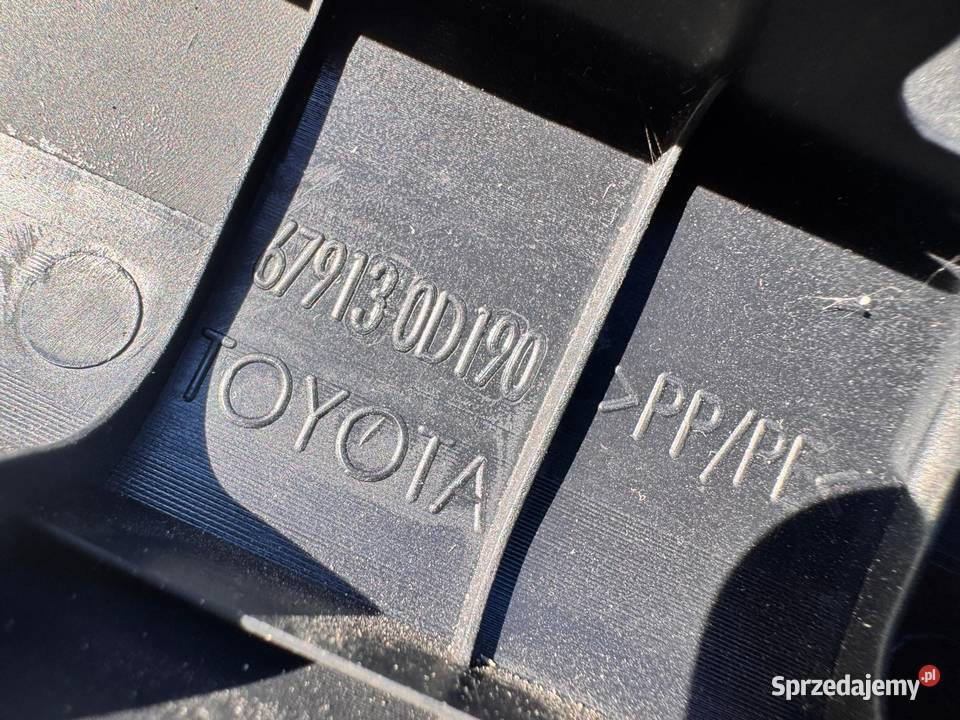 Listwaplastik osłona progu prawy przód Toyota małopolskie Brzesko
