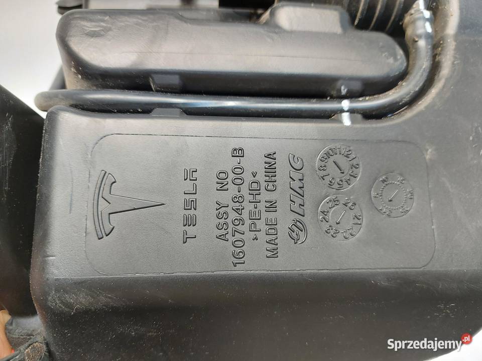 TESLA MODEL Y 2023r Zbiorniczek spryskiwaczy Zbiorniki płynu do spryskiwaczy