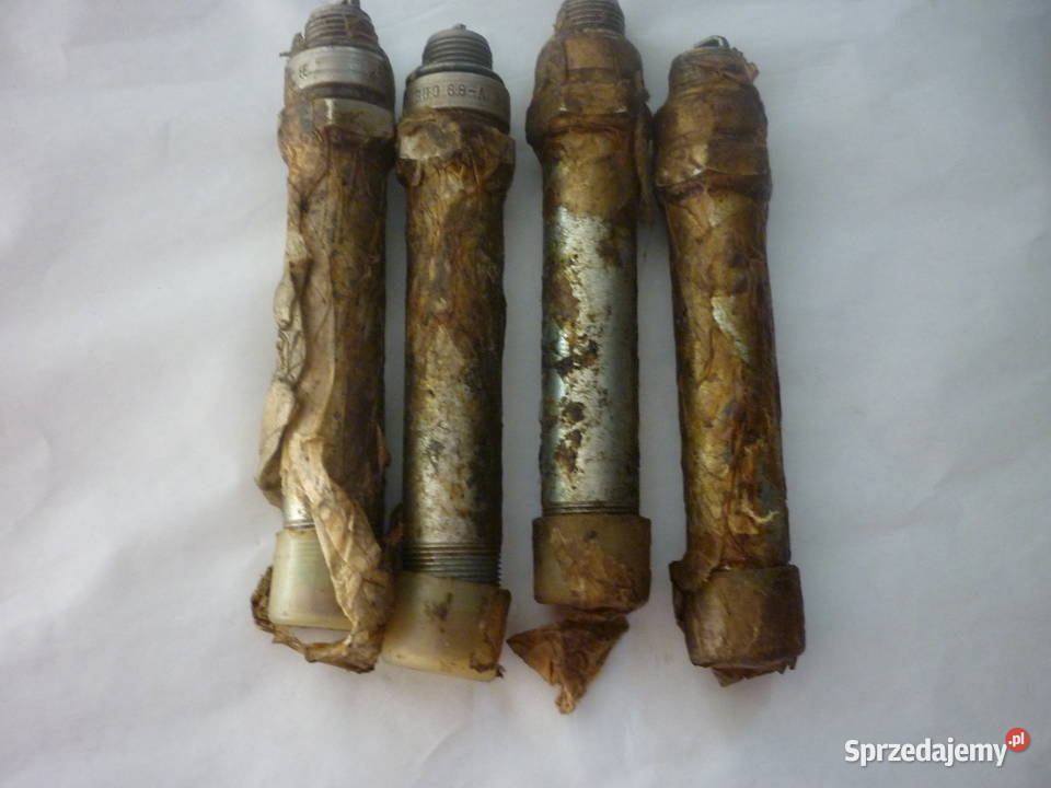 Urał 375 ził 131 świeca zapłonowa ekranowana Dębica