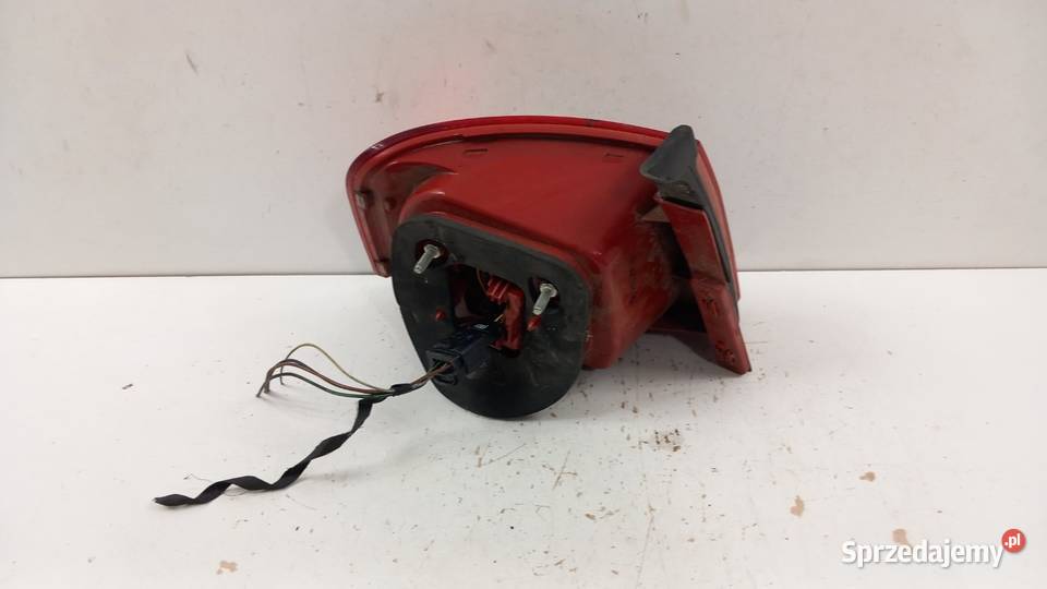 VW PASSAT B6 SEDAN LAMPA TYŁ PRAWA Światła stop sprzedam