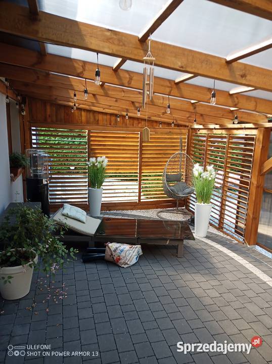 Zadaszenie z ruchomymi drewnianymi żaluzjami Książki