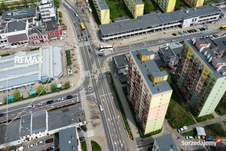Parter budynku usługowego