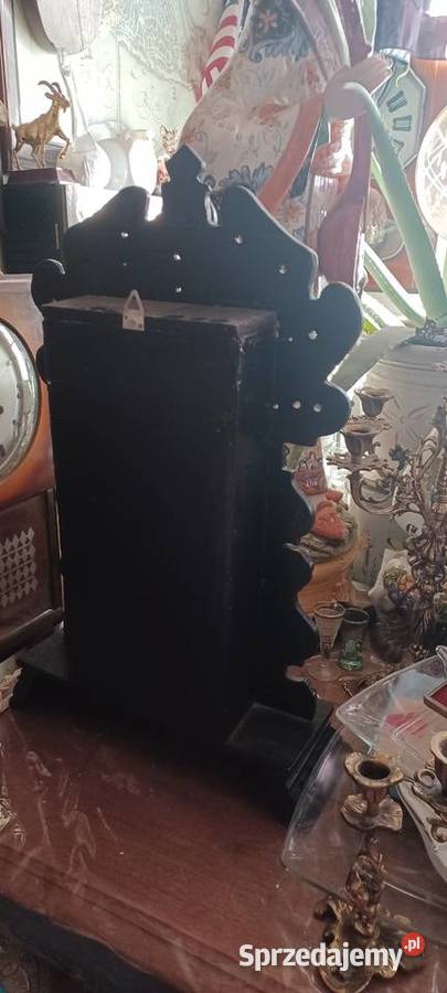 zegar zabytkowy do naprawy posiada kluczyk drewno