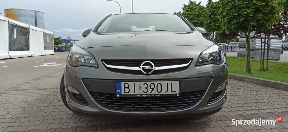 Opel Astra sedan 16 salon polska skóry autoalarm Białystok