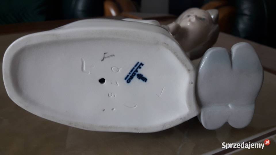 Figurka porcelanowa Lladro dziewczyna z bucikami Janów Lubelski