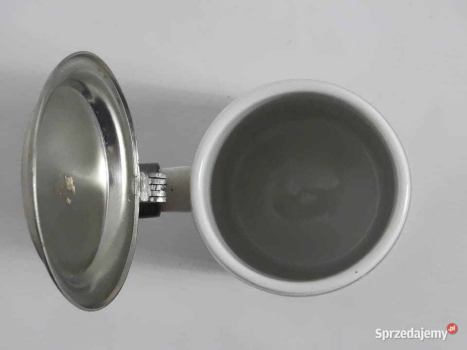 Zabytkowy porcelanowy kufel z cynową pokrywką Wyposażenie wnętrz lubelskie