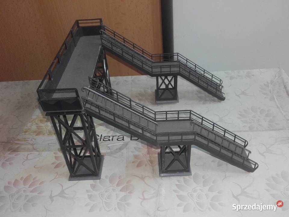 Przejście pieszych torowiskiem H0