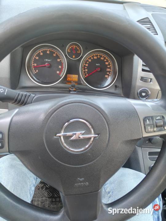 Sprzedam Opla Zafirę B 18 140 benzyna z gazem elektryczne lusterka Zafira Myślenice
