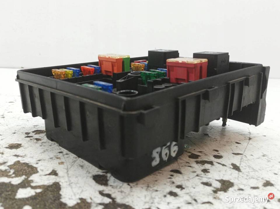 SKRZYNKA BEZPIECZNIKÓW 1K0937629A 1K0937118 świętokrzyskie