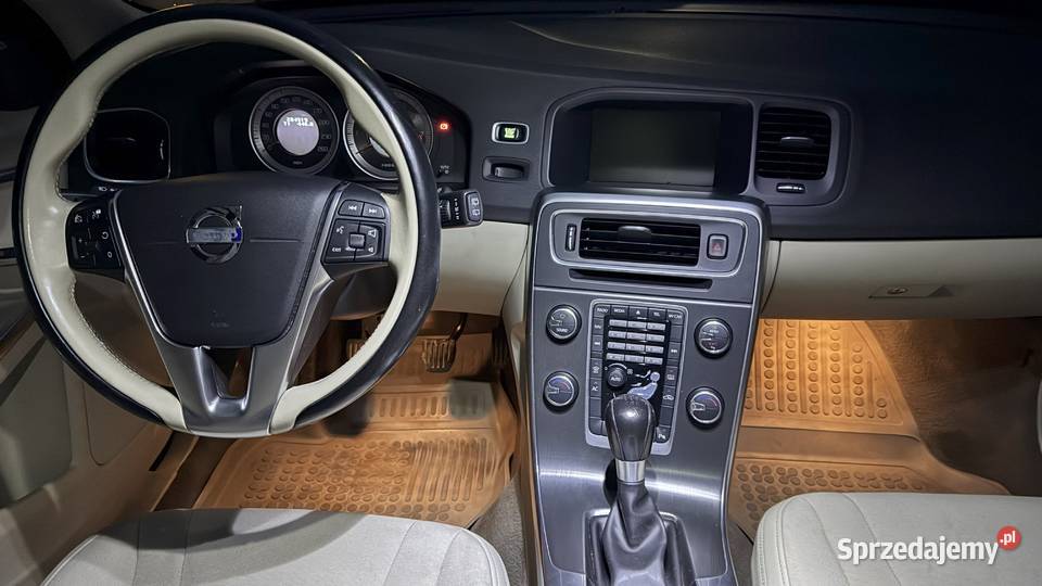 Volvo V60 T3 Momentum sprowadzony Milanówek