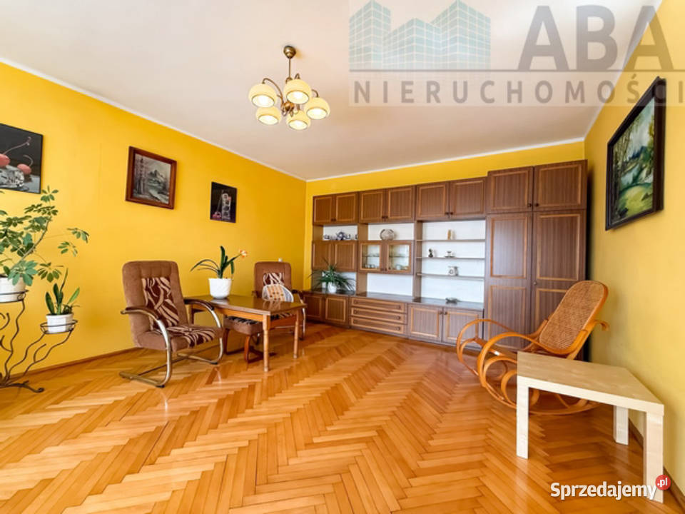 narożnikowy dom z dużą działką wolnostojący Dobre