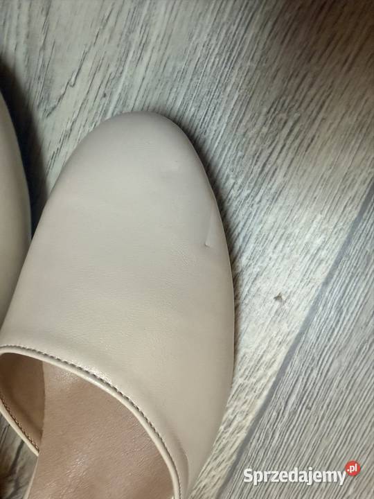 40 Beżowe czółenka wieczorowe z zapięciem Nowe Kraków sprzedam