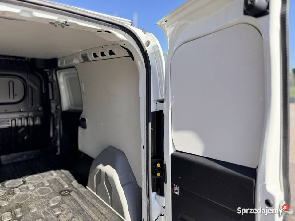 Opel Combo 13Cdti 95 Long Ładowność 1000 Vat 1 możliwa zamiana Samochody dostawcze Radom